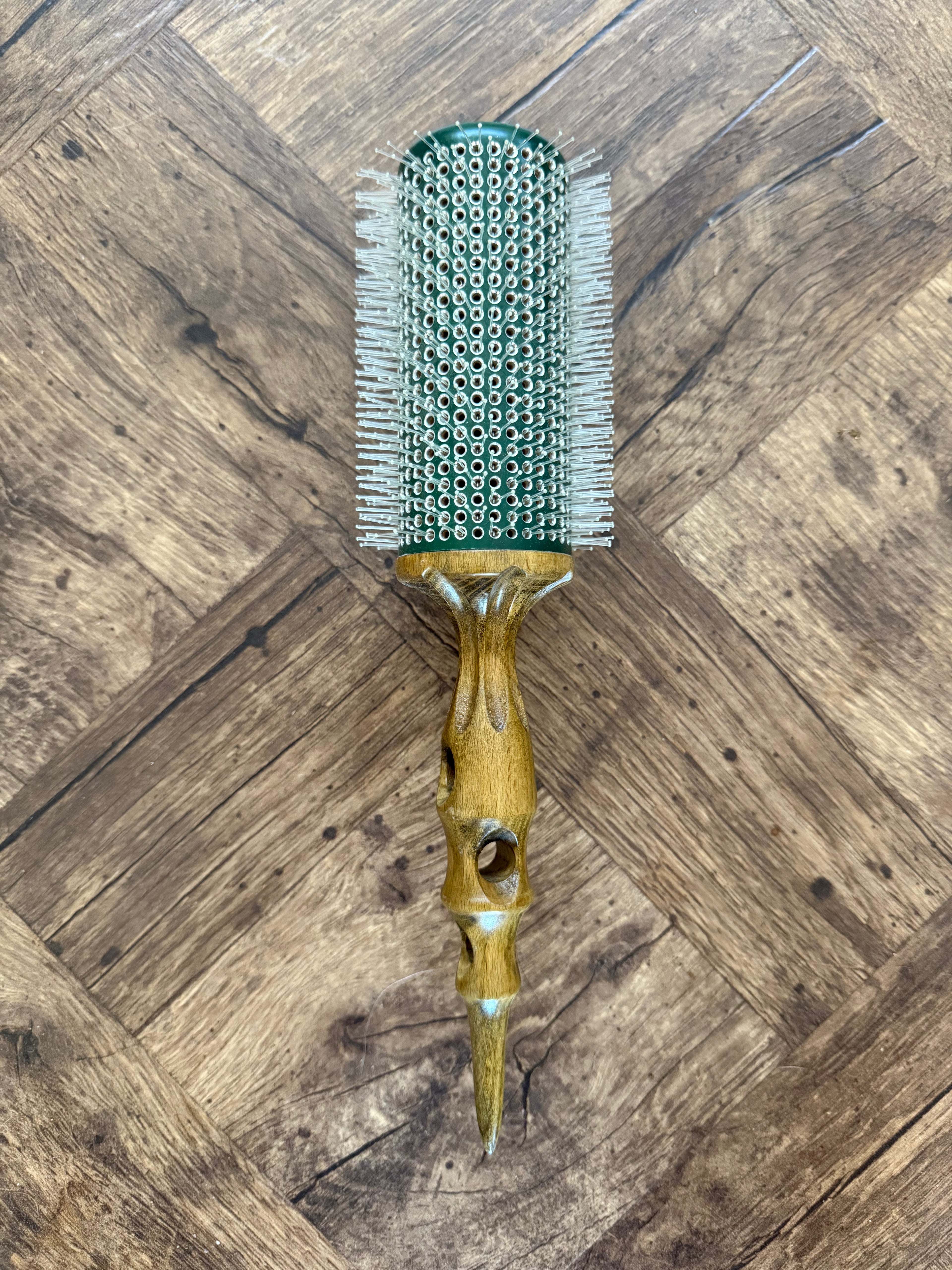Curl & Wave: Nylon Bristle Round Hair Brush