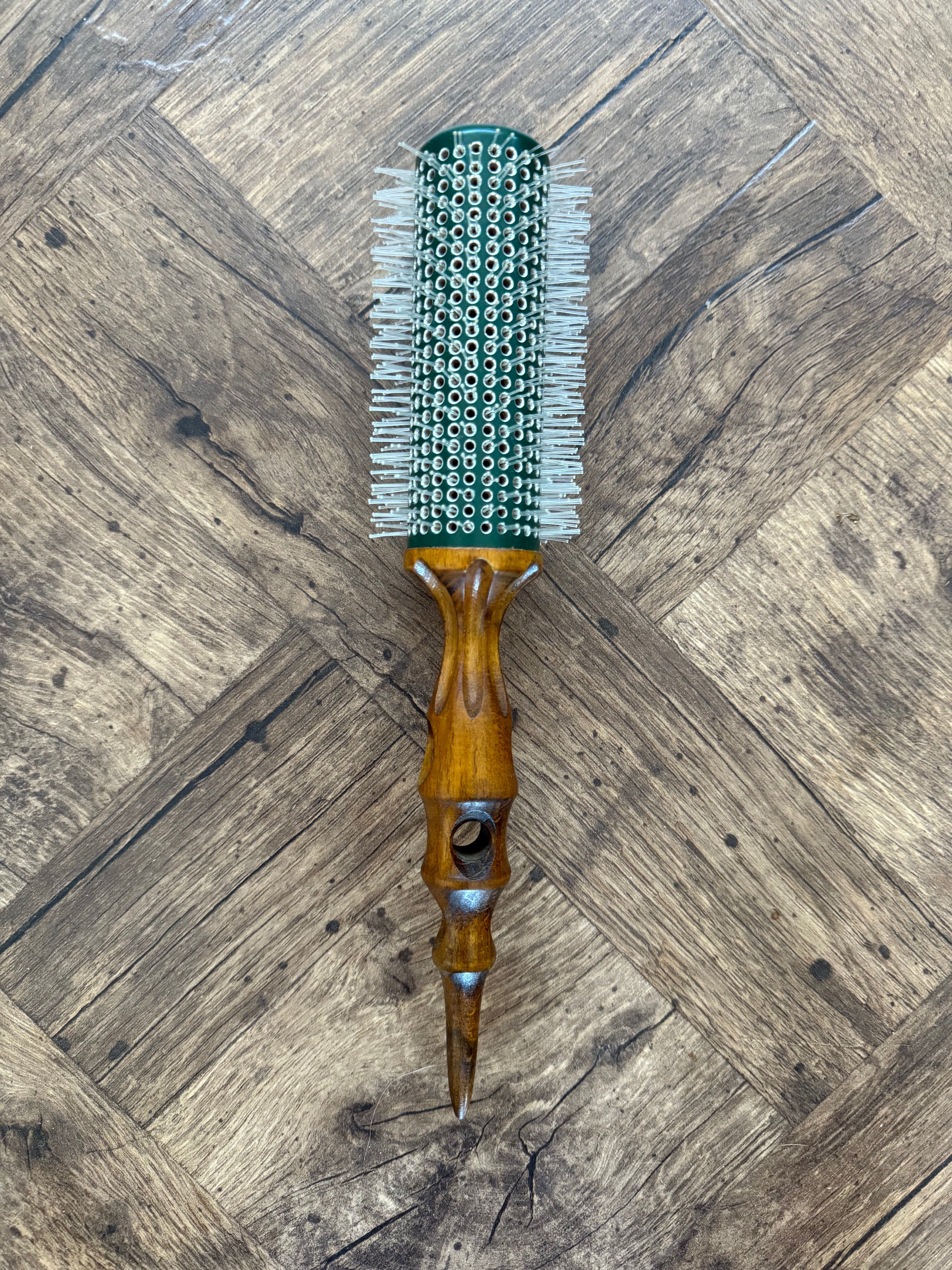 Curl & Wave: Nylon Bristle Round Hair Brush