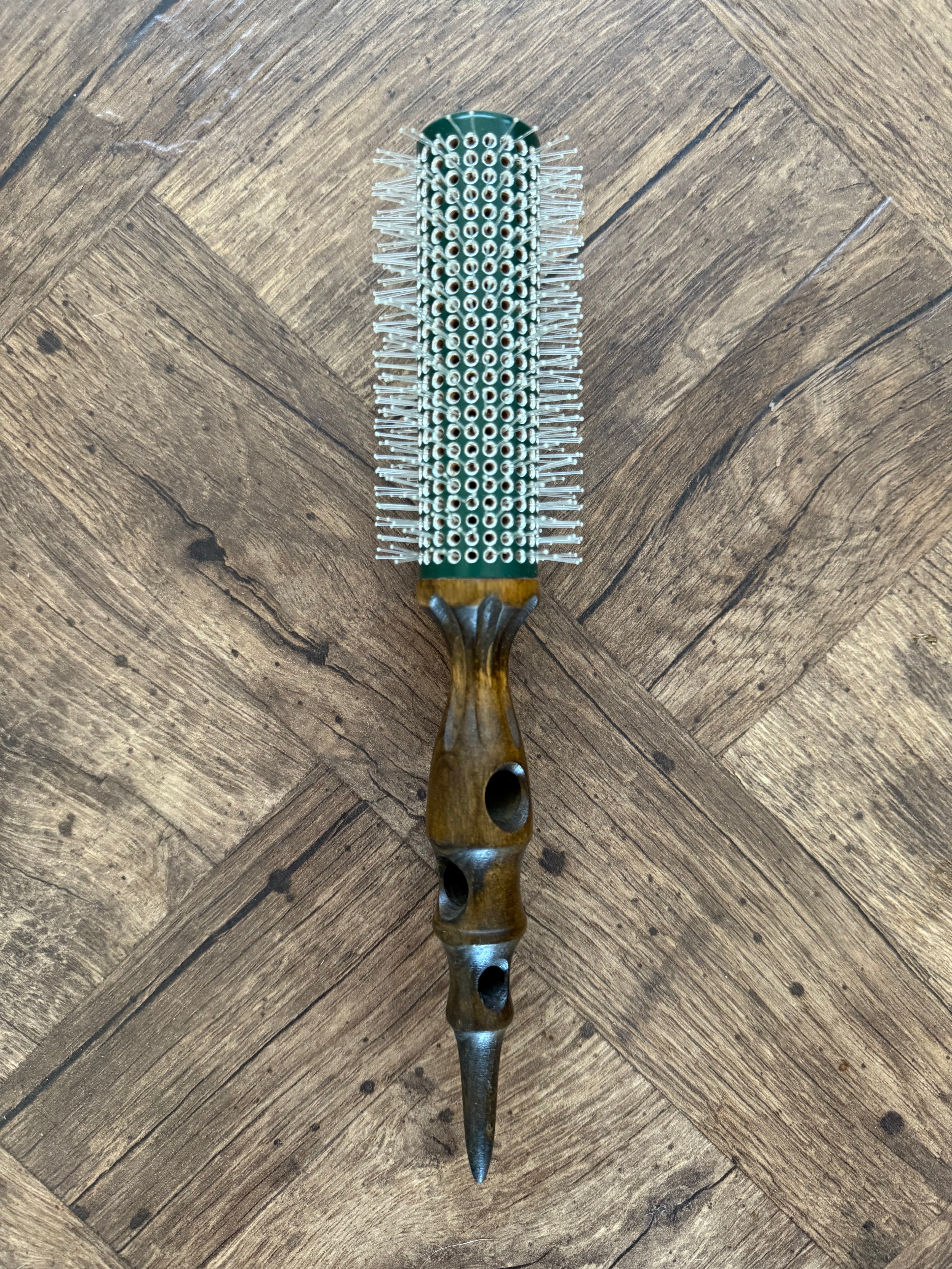 Curl & Wave: Nylon Bristle Round Hair Brush
