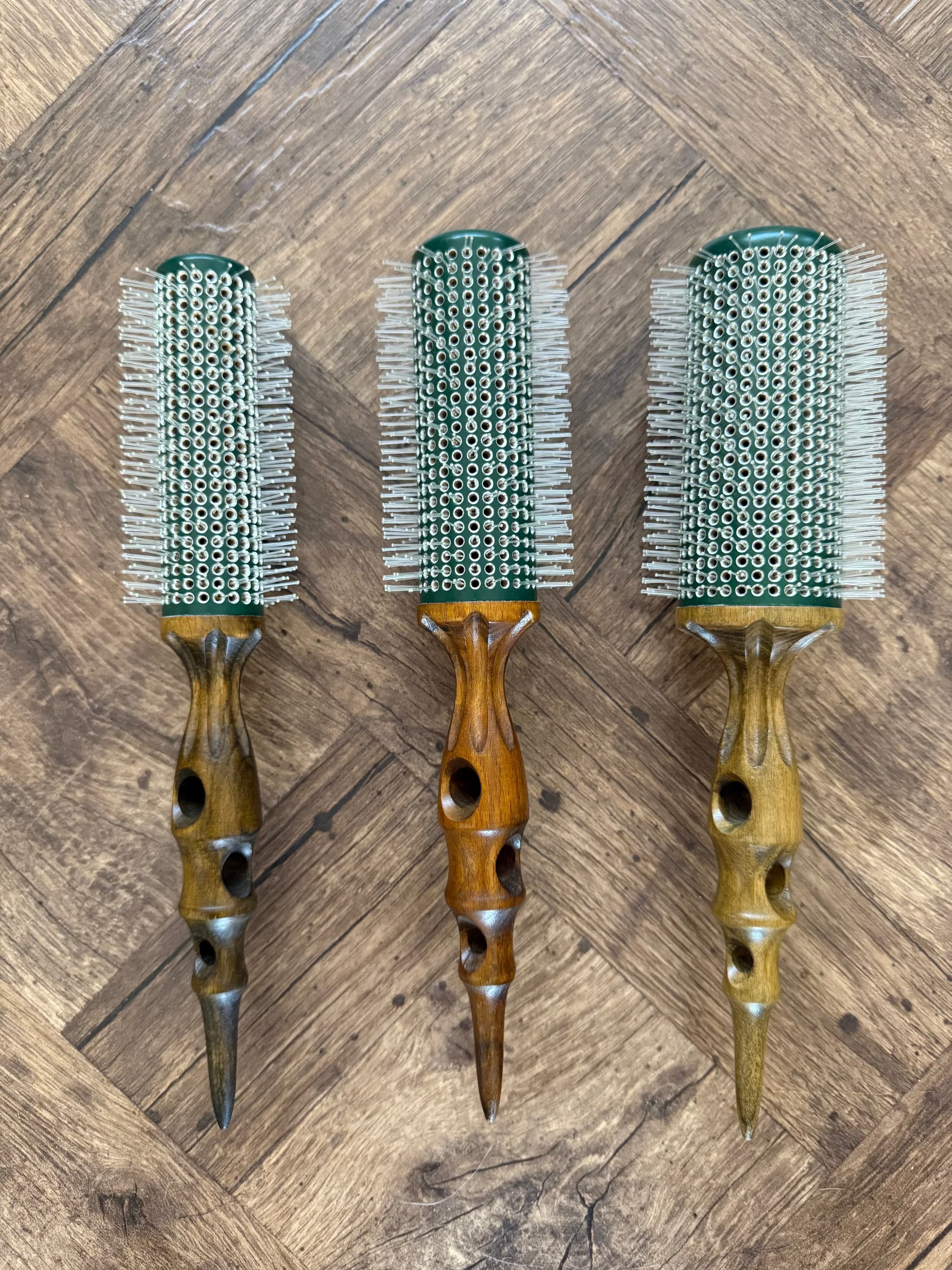 Curl & Wave: Nylon Bristle Round Hair Brush